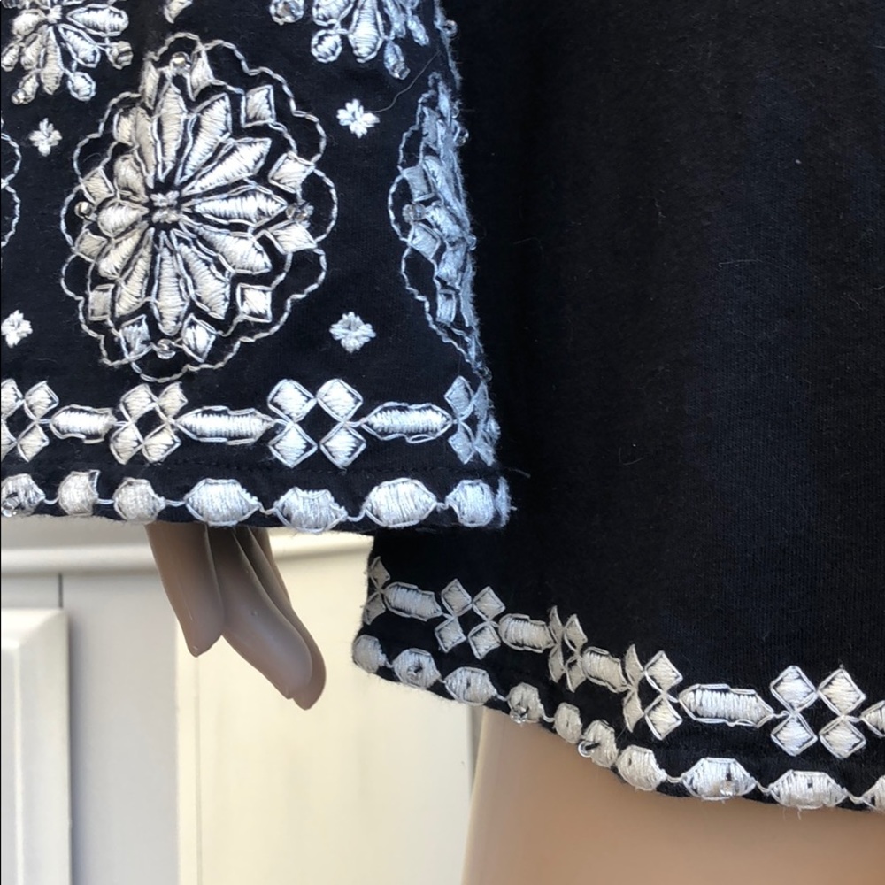 Embroidered black tunic - Picture 5 of 7